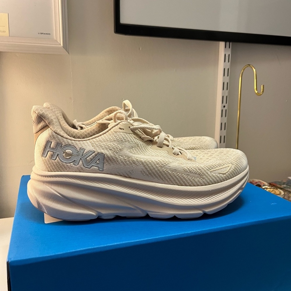 Never worn before Hokas!! They are in PERFECT condition.